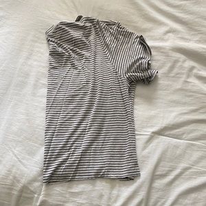 Cropped tee